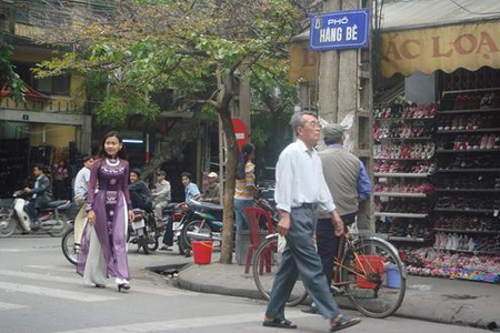 Hang-Be-Street-Hoan-Kiem-District-Hanoi
