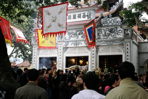 Tay Ho Temple festival